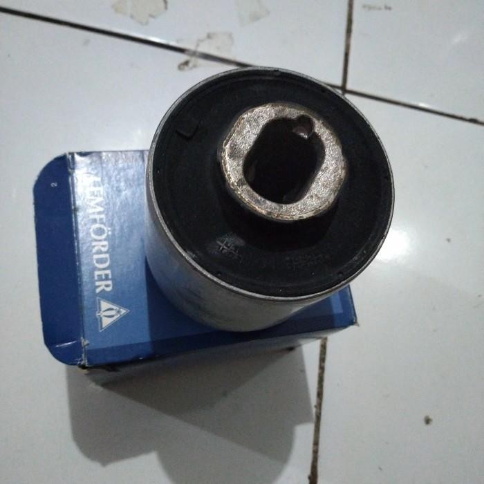 SALE bushing arm alumunium depan Mercedes Benz W203