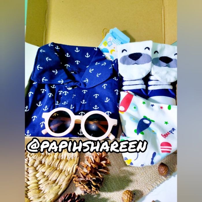 

Best Seller Hampers Bayi Laki Laki Paket Lengkap Intagramable Kemeja Polo Putih - Hampers P Navy, 8-12 bulan