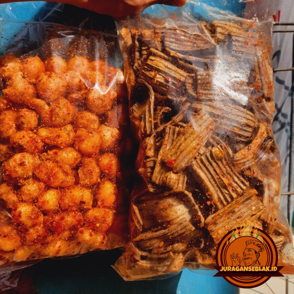 

{Bundle 2Produk} Kerupuk jengkol pedas 500Gram + Siomay mini kering 500gram pedas juraganseblakendull.id
