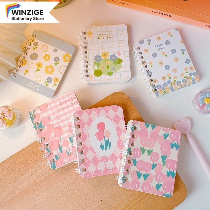 

Winzige 4Pcs Mini Notebook Set Buku Tulis A7 Lucu Spiral Notebook Aesthetic Korea Spiral Buku Catatan Cute Portable Notepad Small Diary Planner School Stuff Stationery
