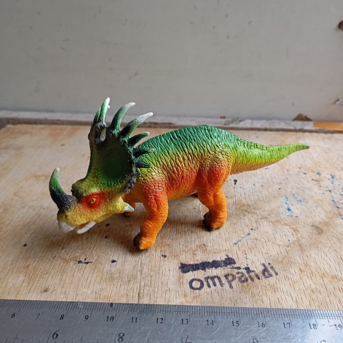ZS35 figure hewan dinosaurus geoworld kode 01