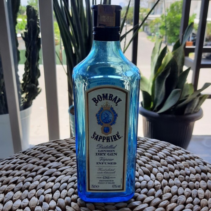 BOTOL MINUMAN BOMBAY SAPHIRE DEKORASI / KOLEKSI BAR VARIASI NO REFILL