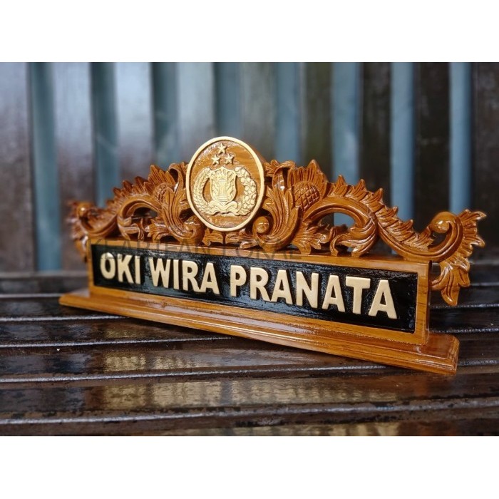 

PAPAN NAMA POLISI + PAPAN NAMA KAYU JATI + PAPAN NAMA UKIR MEJA KANTOR yermurah KF3421