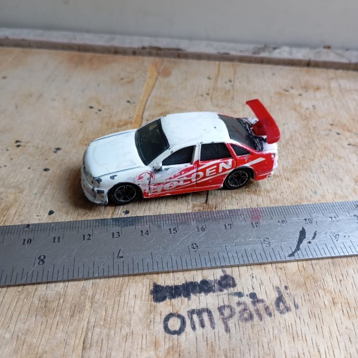 MAINAN diecast matchbox Holden bekas