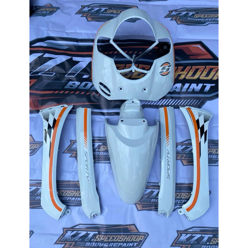 body depan tameng sayap depan SCOOPY fi ESP 2017-2019 donat K-93 warna putih sporty dengan stiker