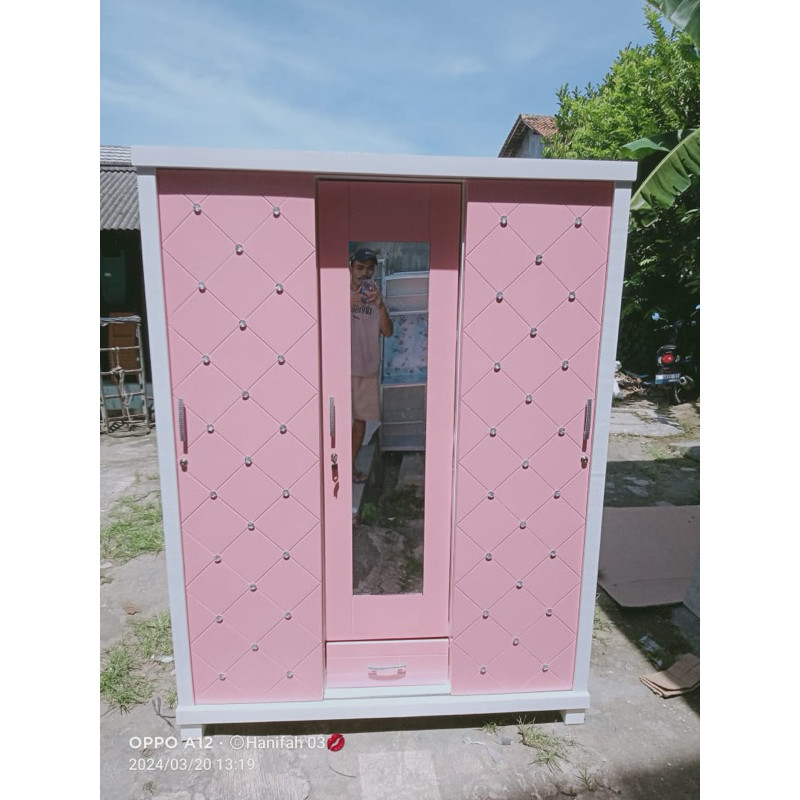 LEMARI 3 PINTU SLEDING GESER KANCING MINIMALIS SERANG