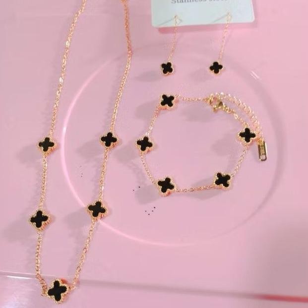 Set Kalung Titanium Bunga Hitam Fashion Wanita Korea Terbaru Kekinian Anti Karat , Anting