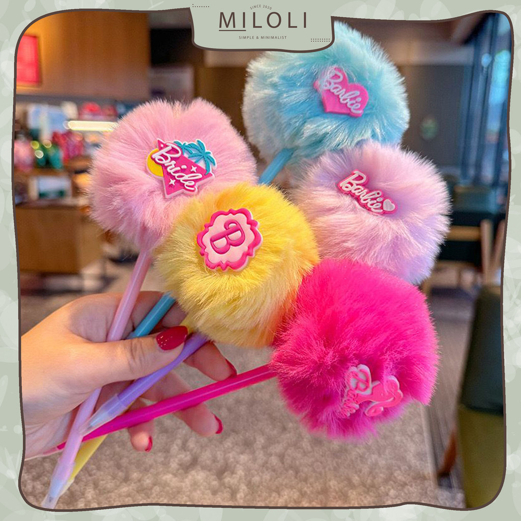 

[MILOLI] 1pcs Pulpen CUTE BARBIE COLORFUL PLUSH BALL Gel Pen Cartoon Ballpoint 0.5mm Pena gel cair - D0085