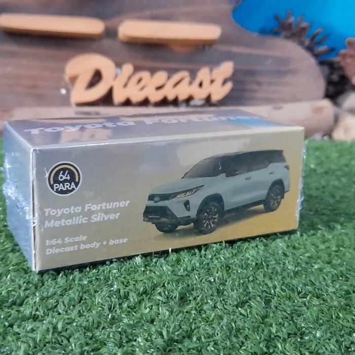 Diecast Toyota Fortuner silver mainan anak skala 64