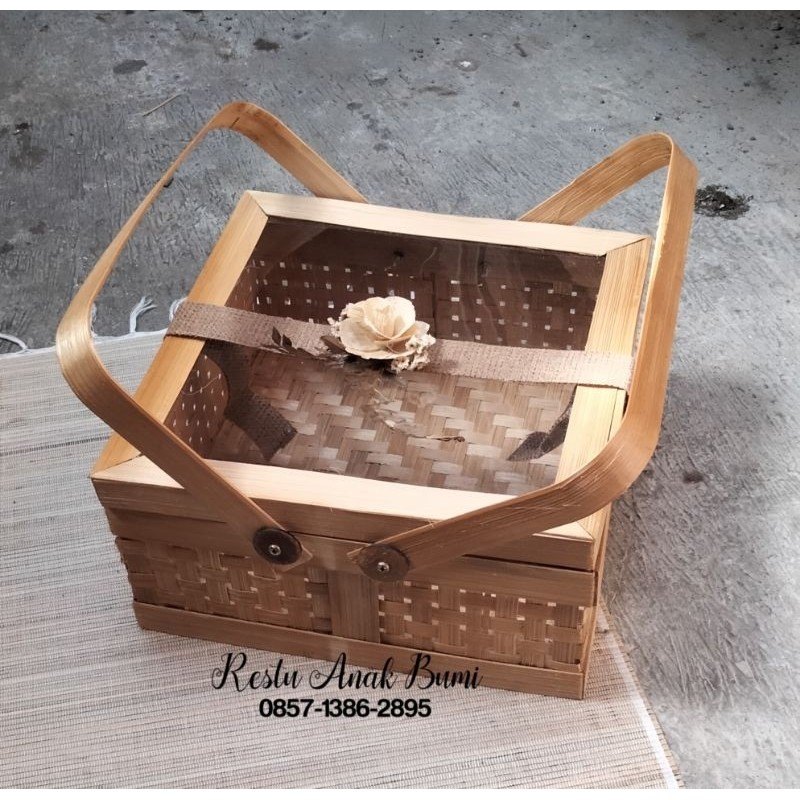 

Rantang bambu transparan Free pita rustik ukuran 25cm box mika | box hantaran bambu | tempat wajik kemasan | hampers makanan | seserahan unik | hampers bambu | wadah kue kering | wadah buah | wadah seserahan | gift box | hand made