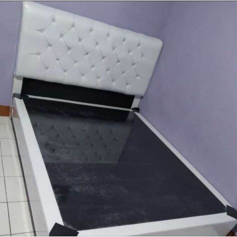 Divan kancing minimalis sandaran full tanpa kasur