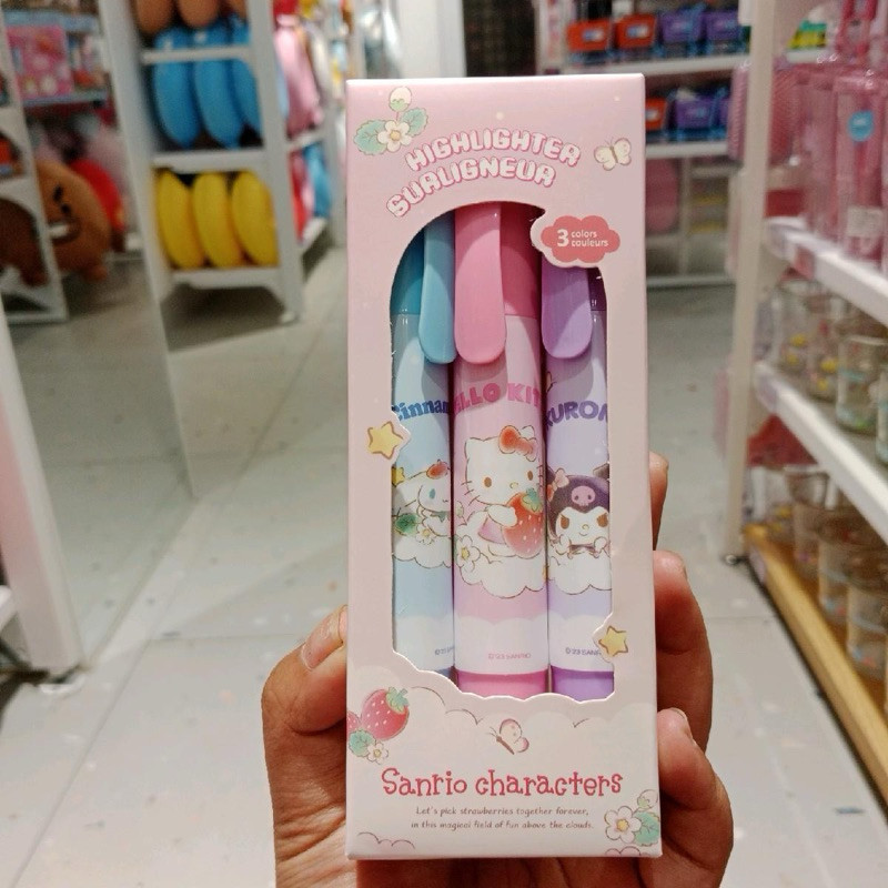 

MINISO Sanrio Character Strawberry Collection Highlighter Set (3 pcs) Pena Penanda Tulisan Pen Marker
