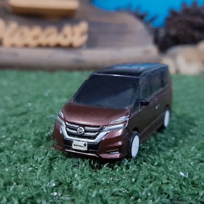 Diecast Nissan Serena C27 maroon mainan anak skala 64