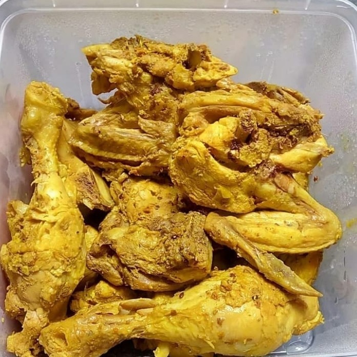 

ayam ungkep bumbu kuning 1 ekor 1000g potong 10 - 1ekor potong 10