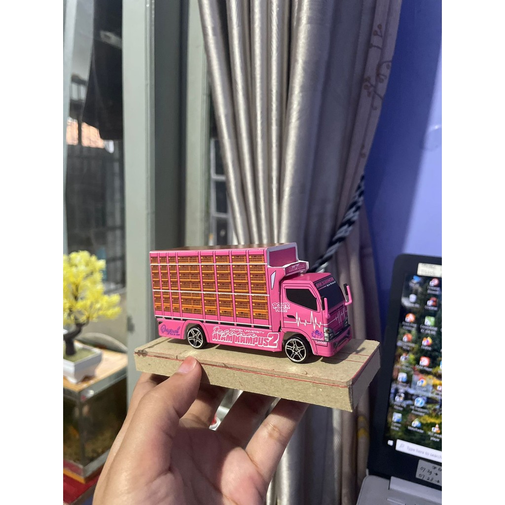 Miniatur Truk BKJ Pink Ayam Kampus Skala 1:64  Size Imut