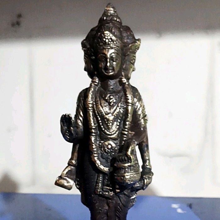 patung Dewa Brahma Berdiri