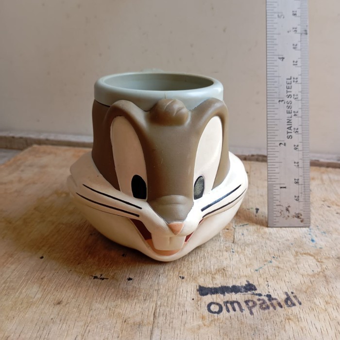 MAINAN figure bugs bunny looney tunes