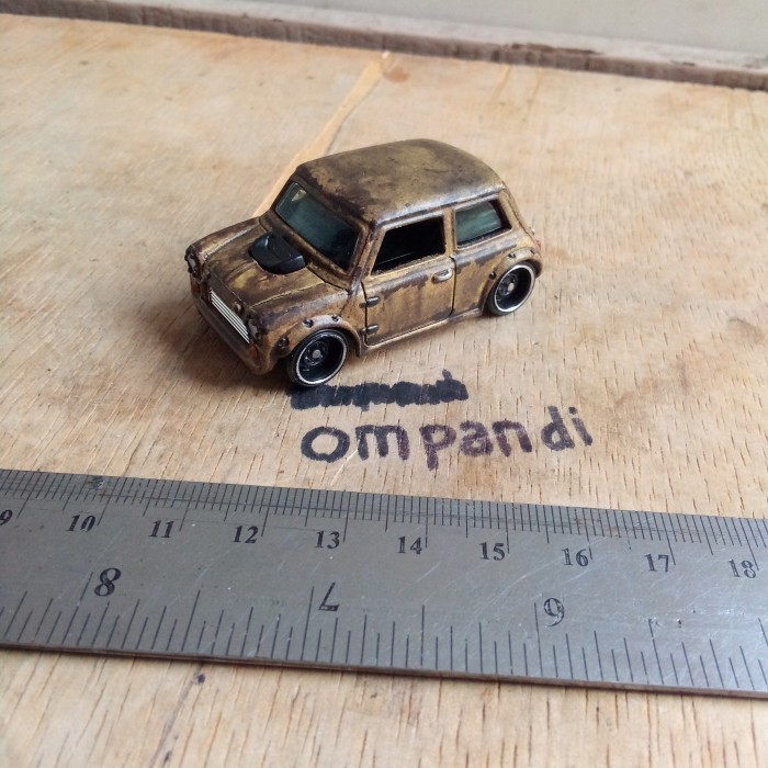 ZS34 hot wheels custom Morris mini rusty