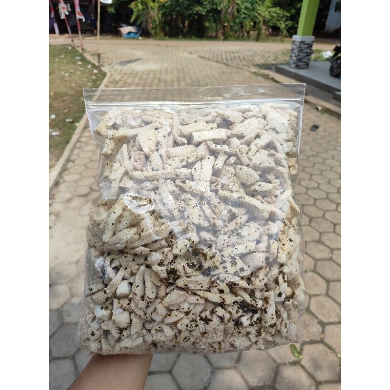 

Basreng Daun Jeruk Asin 1kg Renyah Gurih Halal