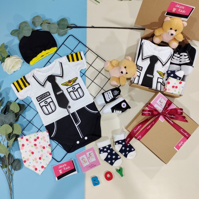 

Best Seller Hadiah kado anak/bayi lahiran laki-Paket hampers baby boy (0-12 bulan) - PILOT, BOX BIASA