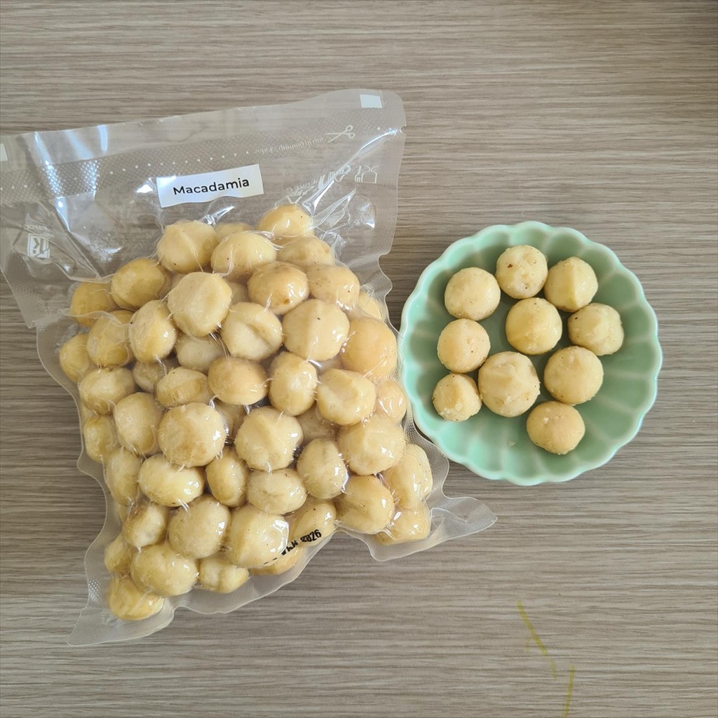 

Macadamia Roasted ( Kacang Macadamia Panggang ) - 500g