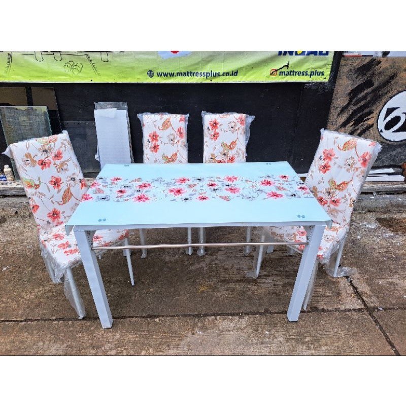 Meja Makan Kaca Motiv Bunga Importa 4 kursi Minimalis  Kuningan Majalengka Indramayu Subang Brebes T