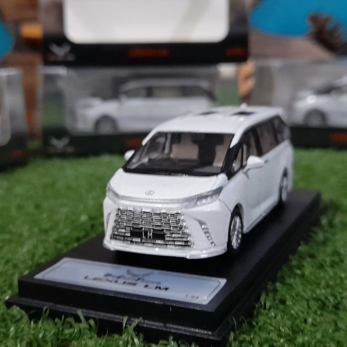 Diecast Lexus LM2 putih mainan anak skala 64