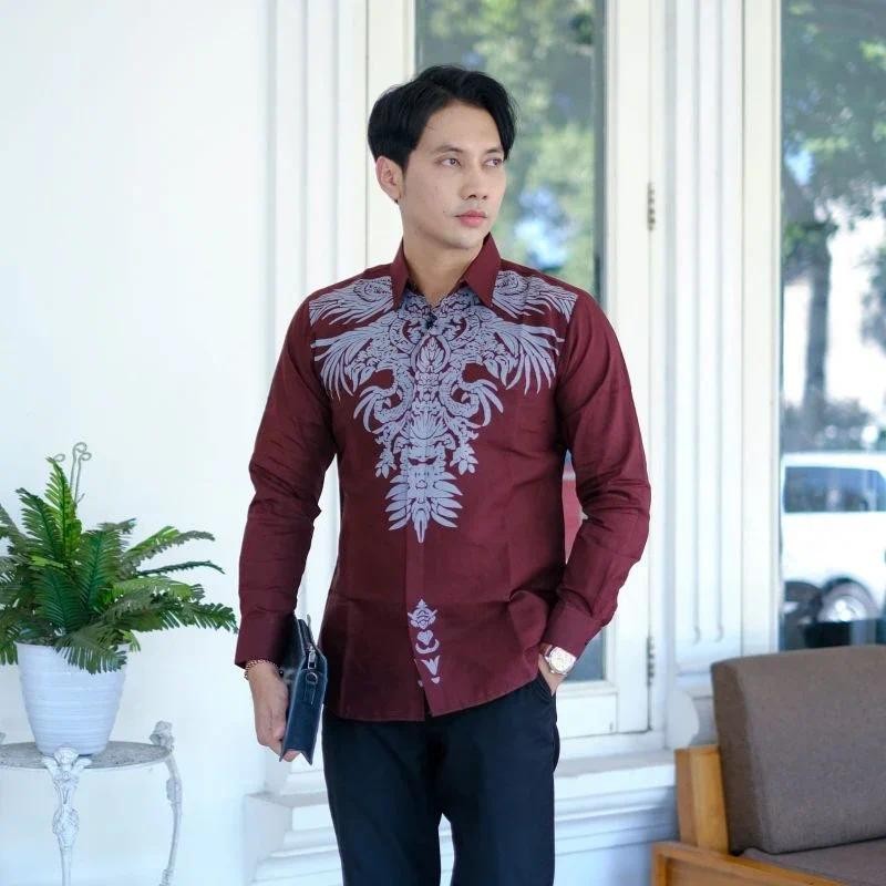 Motif Cacah Merah Maroon Batik Pria Lengan Panjang Slim Fit