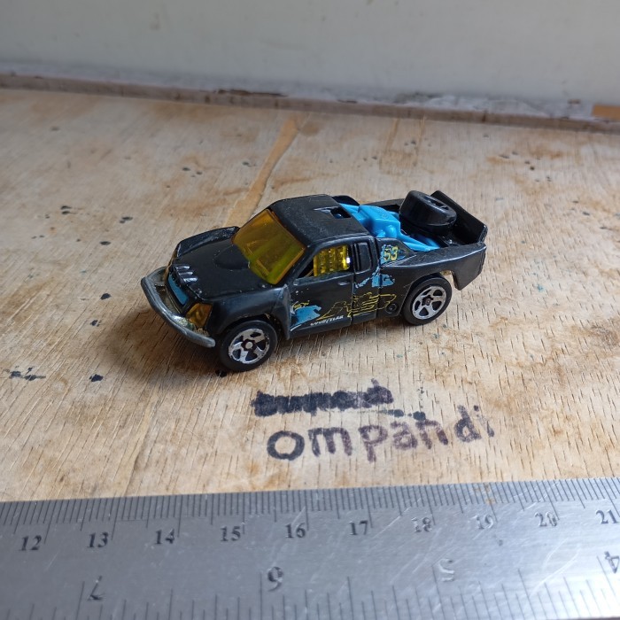 MAINAN hot wheels off track diecast