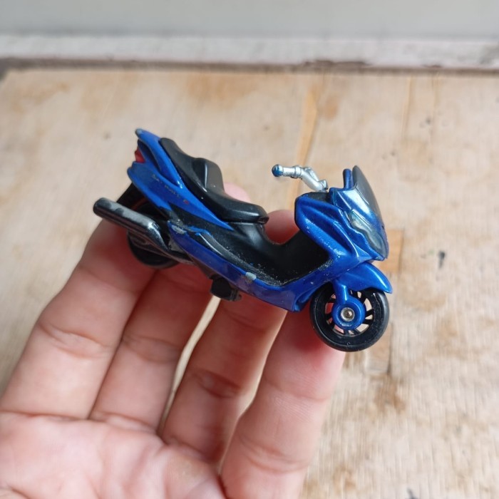 MAINAN diecast tomica motor skywave bekas