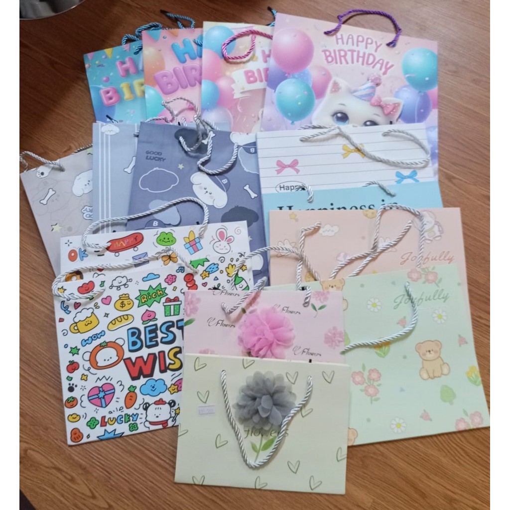 

PAPERBAG TALI TAS KADO GIFT BOX UKURAN KECIL SEDANG BESAR MOTIF KARAKTER LUCU 3334