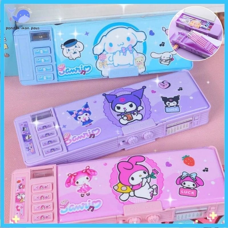 

【Pengiriman Jakarta】Upgrade Multifungsi Lapis Ganda Berkapasitas Besar Lucu- Termasuk Rautan Pensil Kotak Alat Tulis/Pena yang bisa dihapus / kuromi Weterproof Lapisan Ganda Pop-up Mechanical pencil case