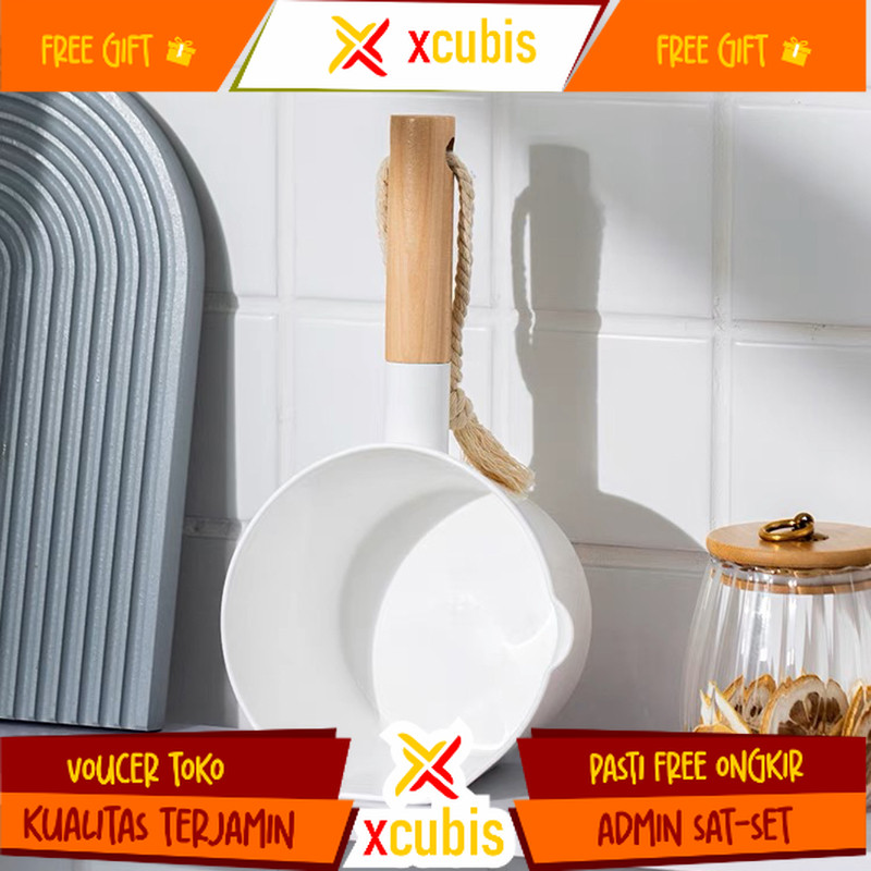 Gayung Mandi Aesthetic/Gayung Putih Plastik/ Gayung Mandi Murah /Gayung Air Putih Gagang Kayu/ Gayun