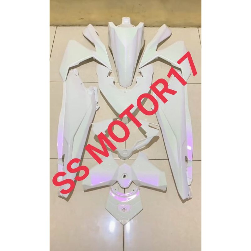 COVER BODY HALUS VARIO LED OLD 125/150 2015-2018  PUTIH LEMBAYUNG UNGU