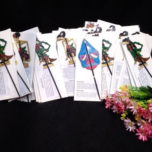 

pembatas buku wayang stik oleh oleh khas Indonesia