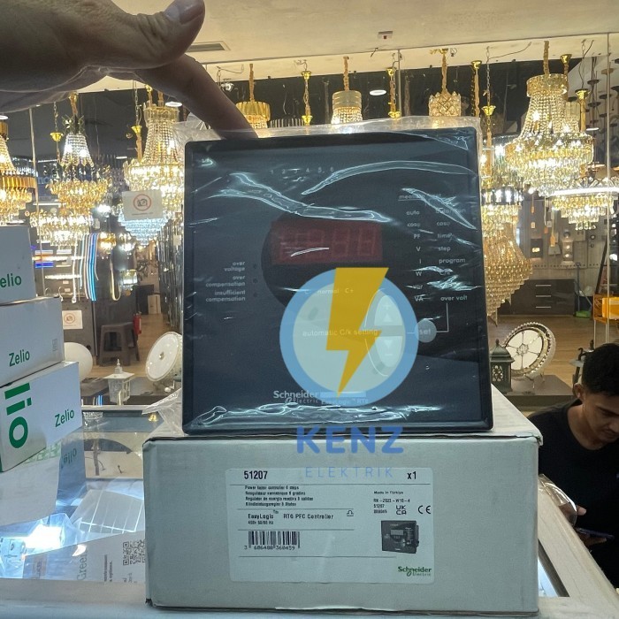 Varlogic RT6 regulator 6step schneider