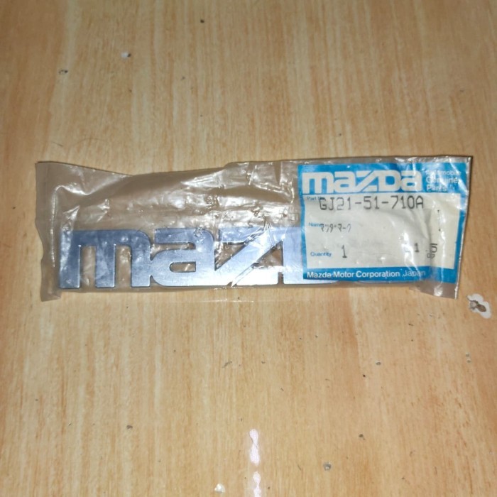 Mazda Genuine Part emblem Mazda bagasi Mazda 626 Capella 90 GJ2151710 berkualitas