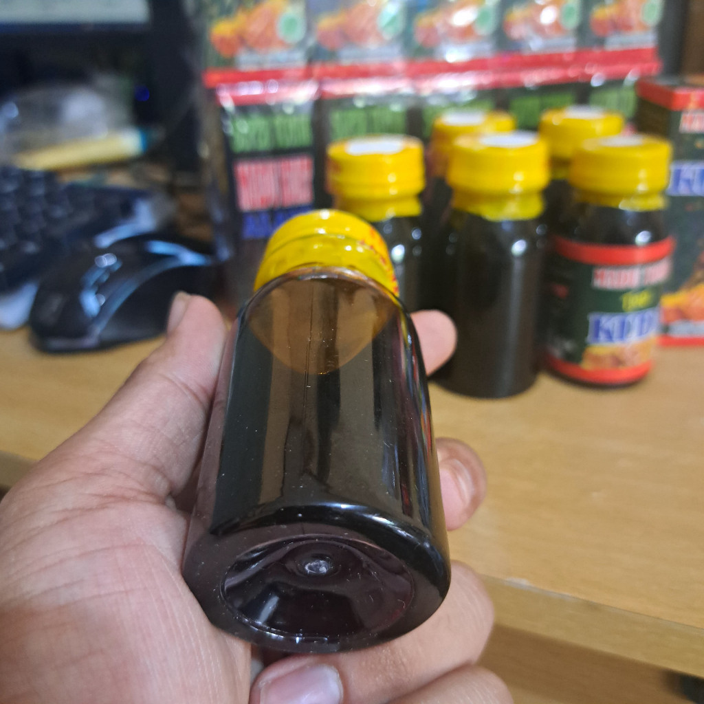 

MADU TONIK POLOSAN PREMIUM SEGEL KUNING OBAT KUAT TAHAN LAMA MADU ALAMI TJAP 60ML [PRIVASI]