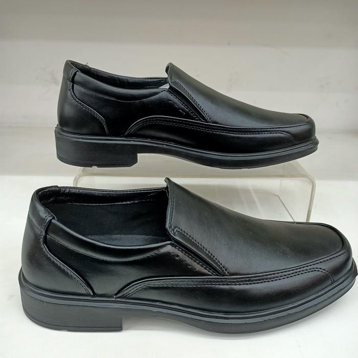 sepatu fantofel pria merk bata warna hitam - 41