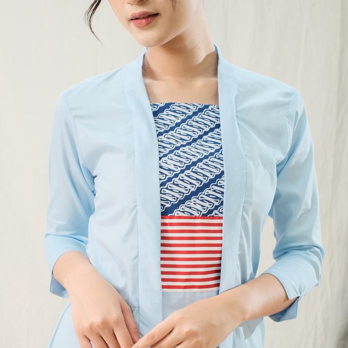 

Kebaya Kutubaru 2 in 1 Lengan 7/8 Meradelima Katun Jepang Biru Muda - XS
