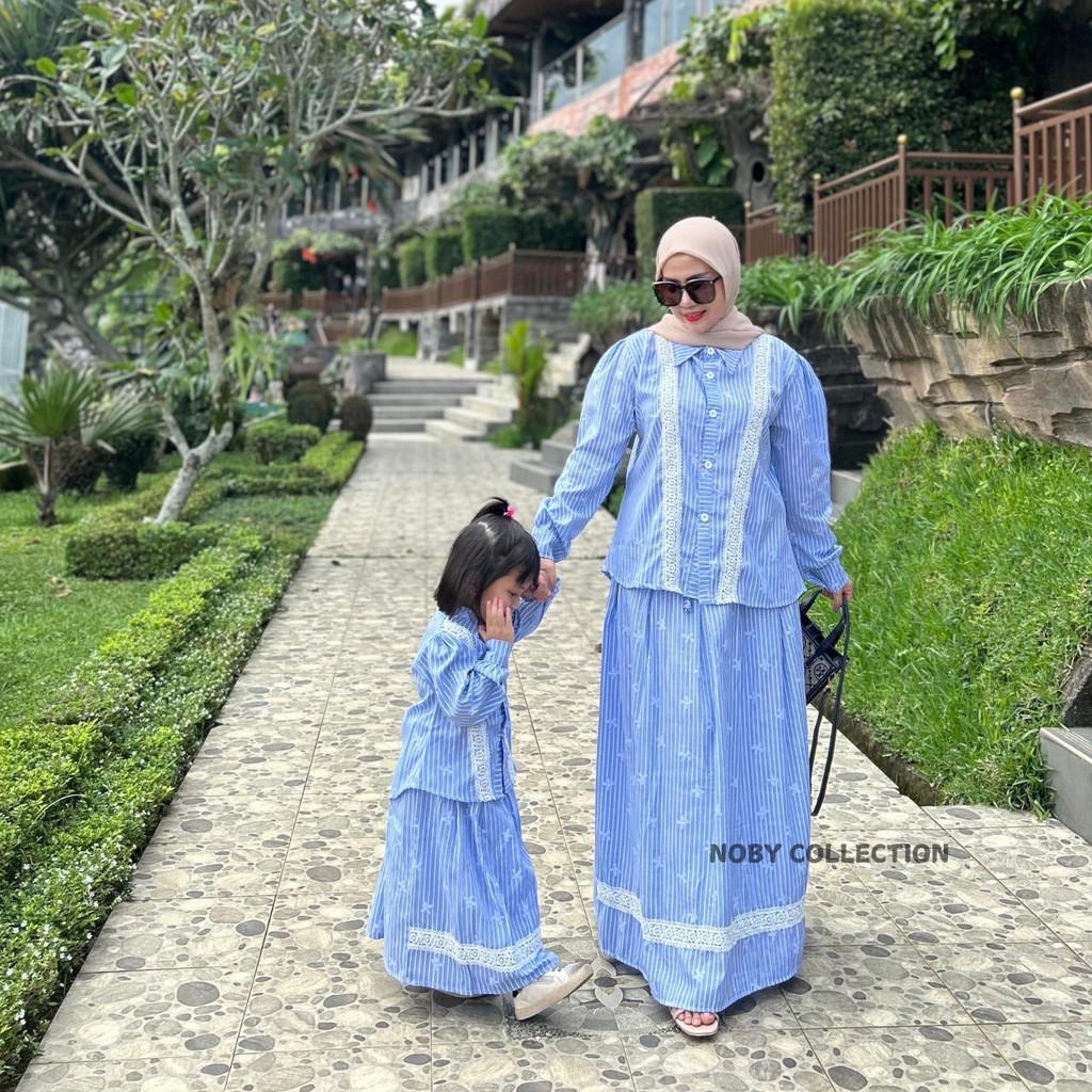 Seruni One Set Rok Couple Ibu dan Anak Perempuan Motif Salur Pita Variasi Renda Setelan Baju Katun W