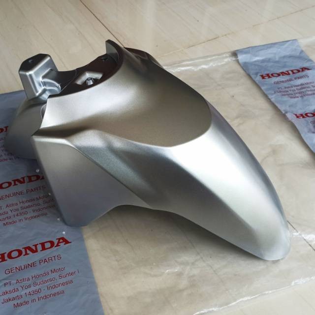 Fender front spakbor depan vario slebor depan vario 125 150 led new silver mirip ori