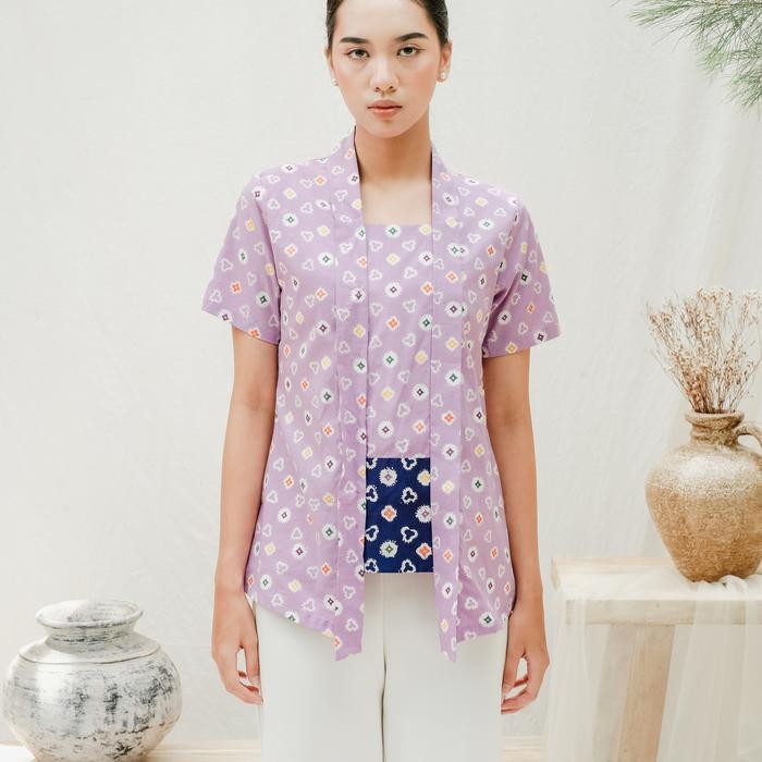 

Kebaya Batik Jumputan Lengan Pendek Meradelima Katun Ungu Lilac - XS