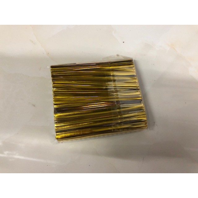 

Pita Kawat Souvenir Gold / Pita Kawat Roti / Pita Snack