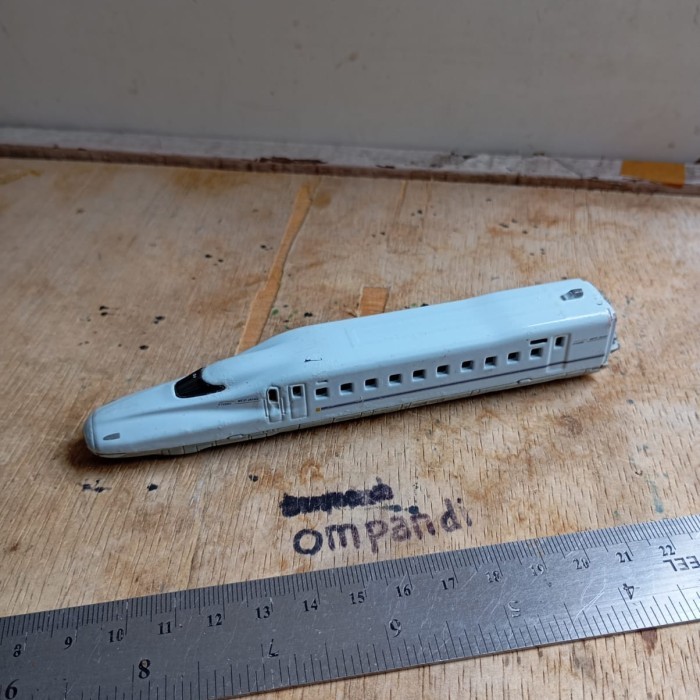 MAINAN diecast tomica kereta Shinkansen bekas