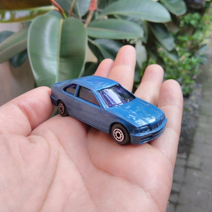 BMW 328i 2 doors Loose Maisto Miniatur Mainan Diecast