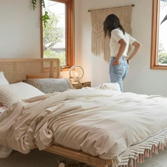 Tempat Tidur Rotan Minimalis - Dipan Retro Kayu Jati - Alas Springbed - Bed 160x200 Dipan ARRETA| Me