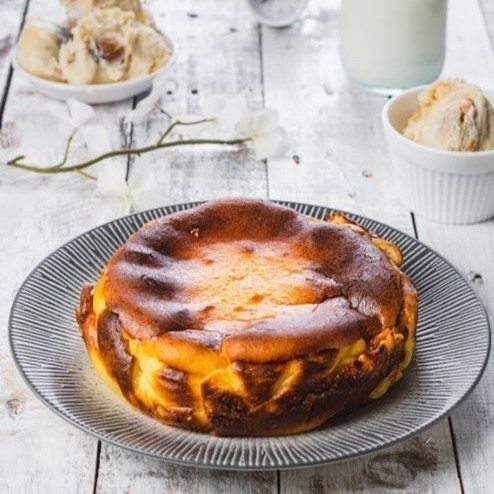 

BASQUE BURNT CHEESECAKE RASA ORIGINAL ukuran 12cm - 12cm