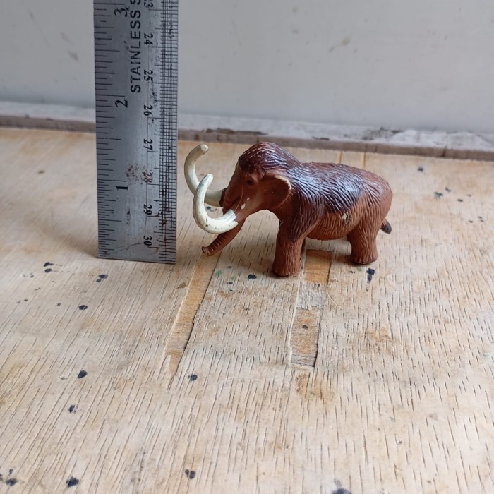 figure hewan gajah mammoth