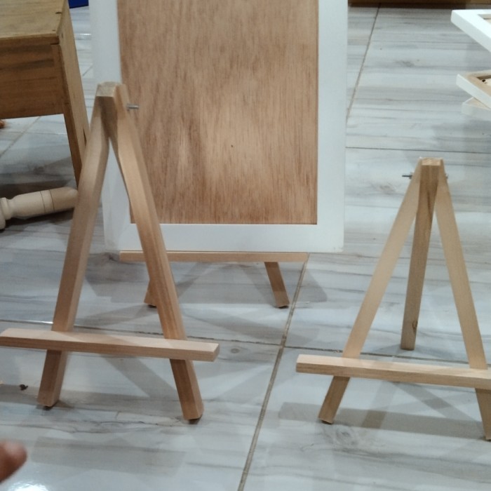 Stand Kayu tripod/ Standing Pigura/ Standing Frame kayu/Jagrak pigura - Tripod 23x20